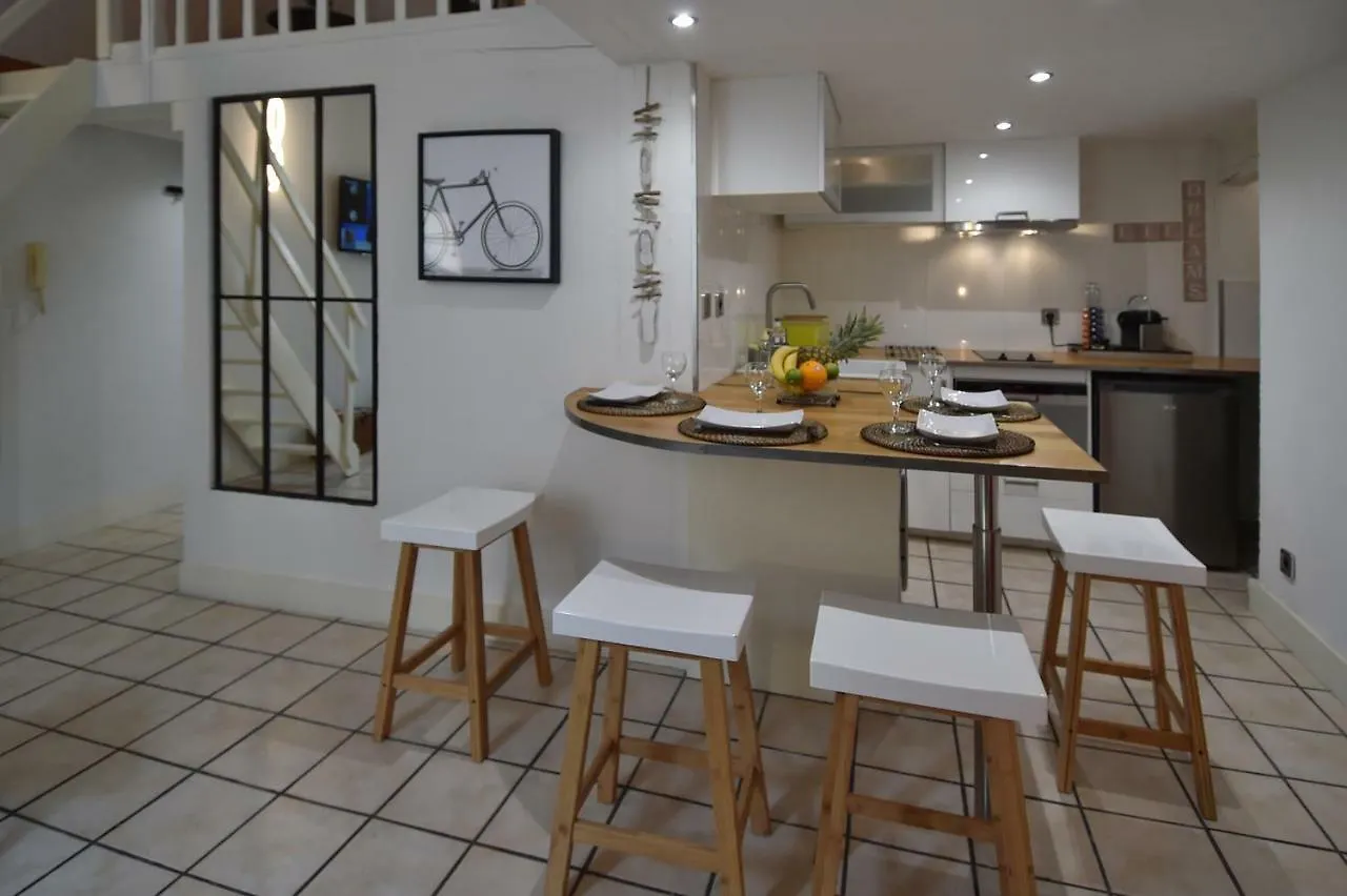 Duplex Climatise Apartment Orange